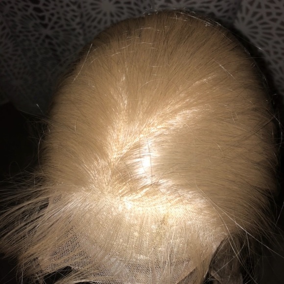 ?KaPima 22” GOLDEN BLONDE LACEFRONT GLUE-LESS WIG main image 5